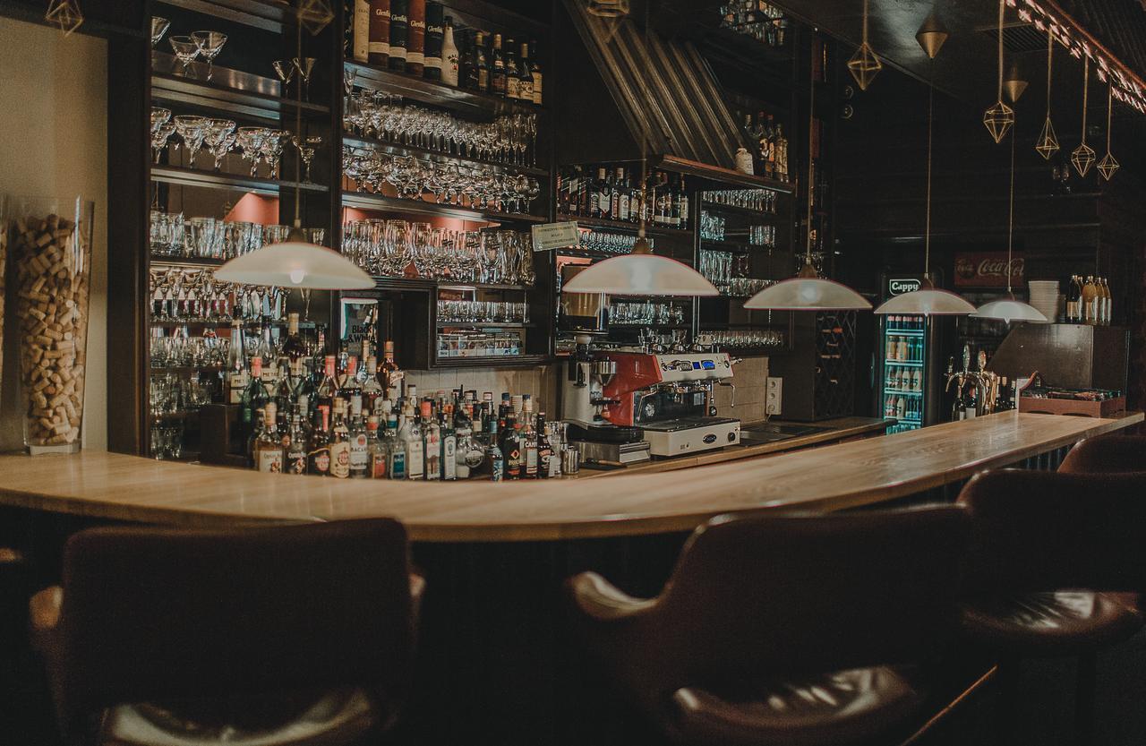老板餐厅酒店 Miłosław 外观 照片
